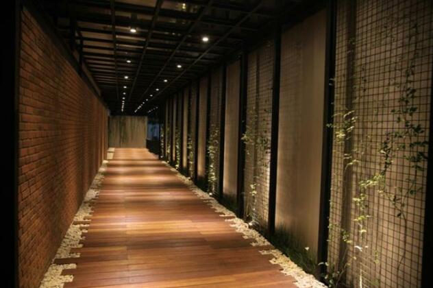 Beehive Boutique Hotel - Photo2