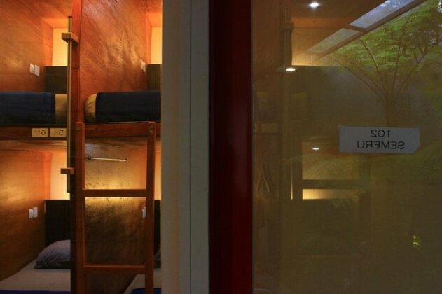 Buton Backpacker Lodge - Photo2