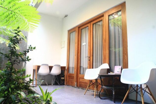 Buton Backpacker Lodge - Photo4