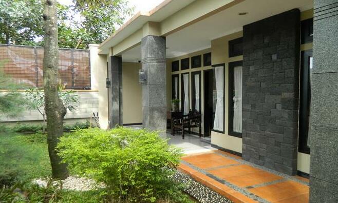 Full 3 Bedroom house in Bandung - Photo2