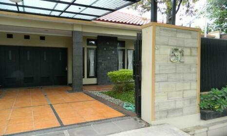 Full 3 Bedroom house in Bandung