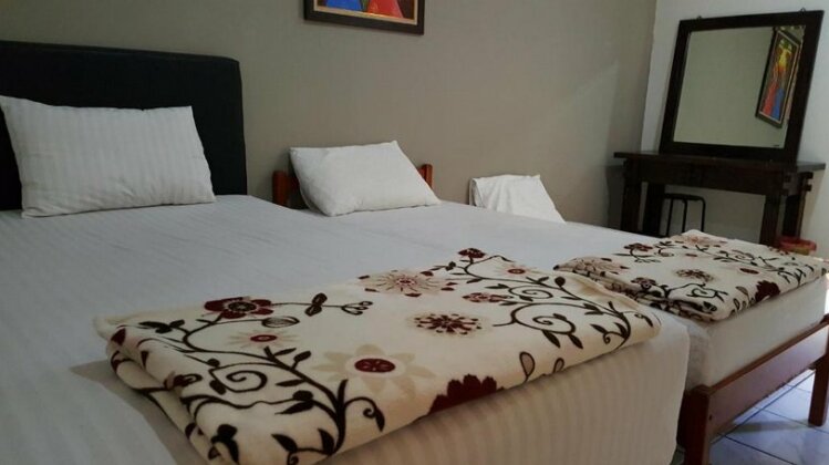 Hazelhouse - Photo2