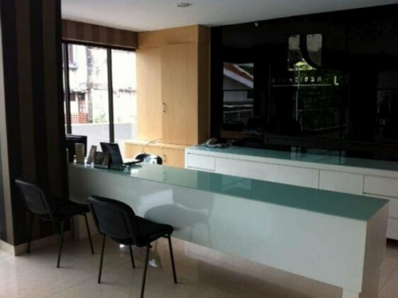 J Residence Hostel Ciumbuleuit - Photo4