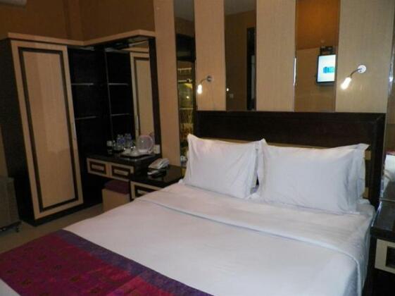 Latief Inn Hotel - Photo2