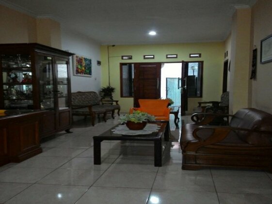 Mitra Mutiara Inn - Photo2