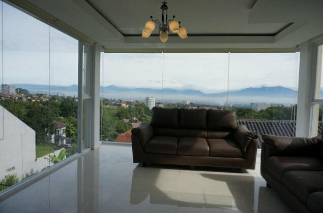 Mountain View Villa Bandung - Photo2