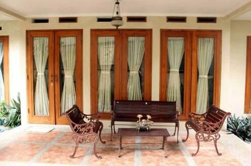 Mulyasari Guest House - Photo2