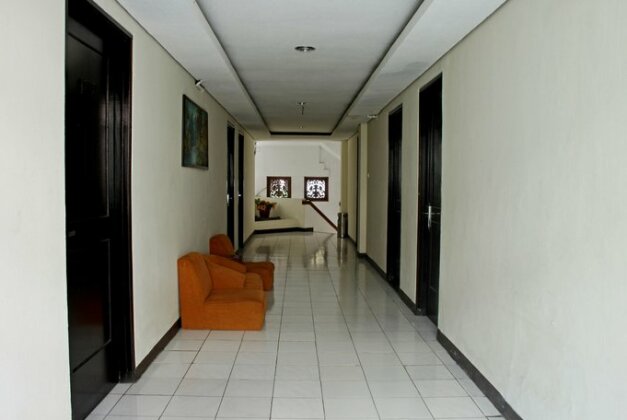 RedDoorz @ Cipaku - Photo4