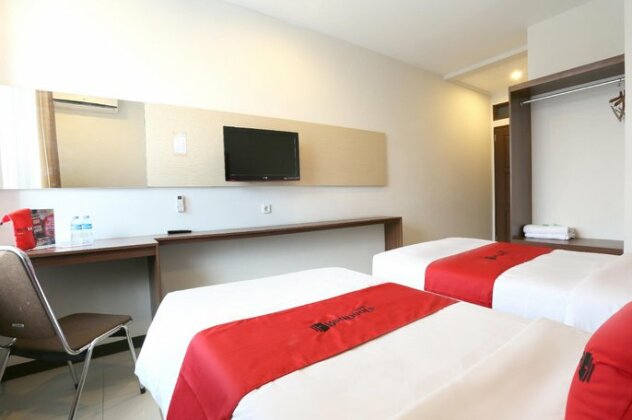 RedDoorz Near Braga Street - Photo4