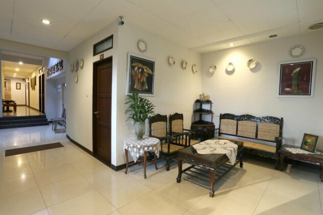 RedDoorz Near Braga Street - Photo5