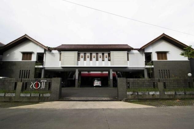 RedDoorz Near BTC