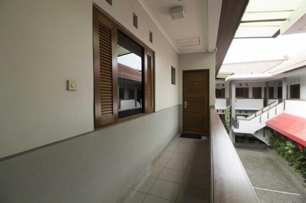 RedDoorz Near BTC - Photo5