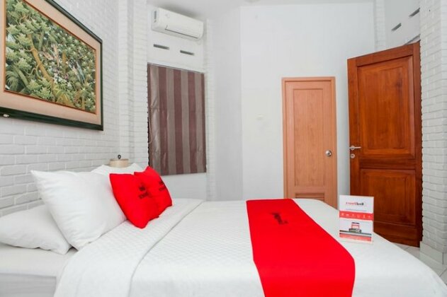 RedDoorz near Dago Pakar - Photo4