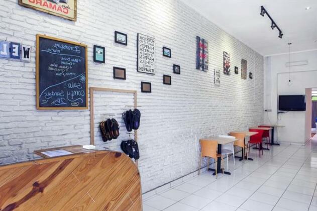 RedDoorz Near Pasar Baru Trade Center - Photo4