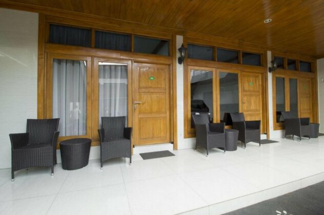 RedDoorz Plus @ Hegarmanah - Photo2