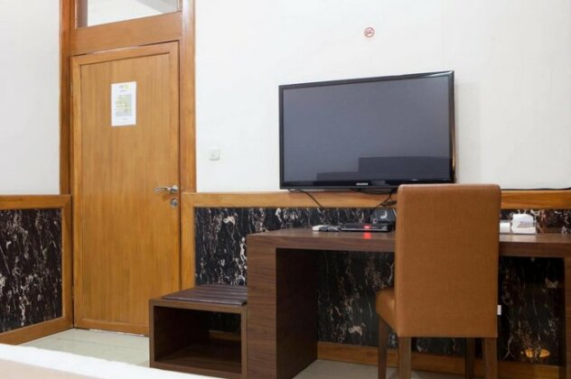 RedDoorz Plus @ Hegarmanah - Photo5