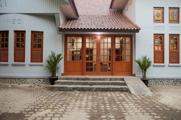RedDoorz Plus near Pasundan University - Photo3