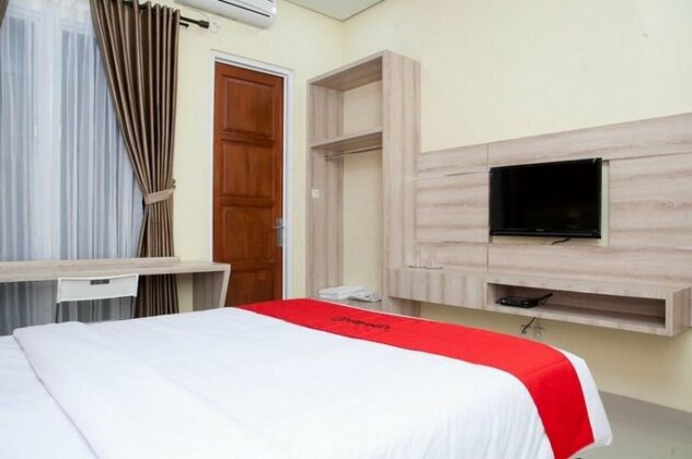 RedDoorz Plus near Pasundan University - Photo4