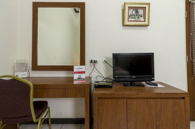 RedDoorz Plus near Riau Street 2 - Photo4
