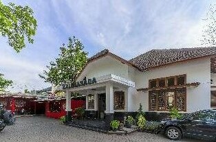 RedDoorz Plus Near Taman Lalu Lintas Bandung
