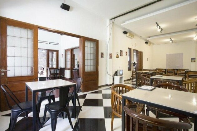 RedDoorz @ Supratman Street - Photo5