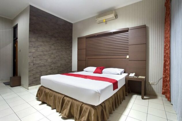 RedDoorz @ Surapati - Photo2