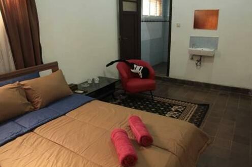 RMHR Guest House - Photo5
