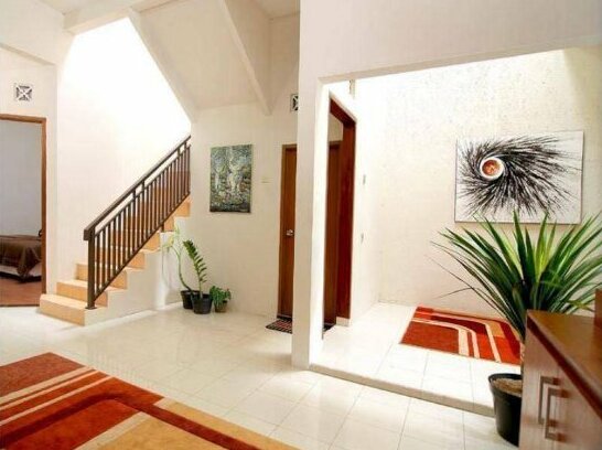Rumah Dyandra Suryalaya - Photo2