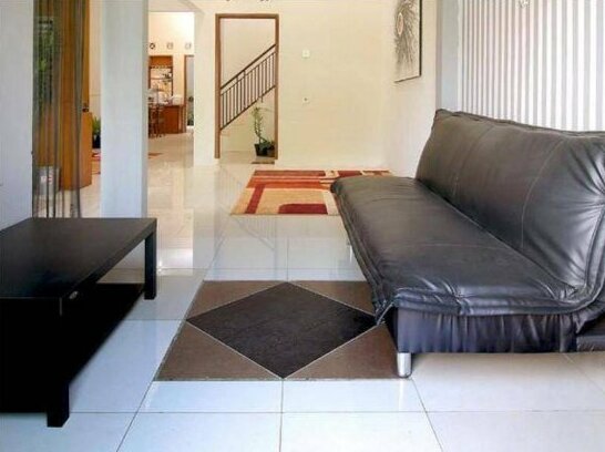 Rumah Dyandra Suryalaya - Photo4