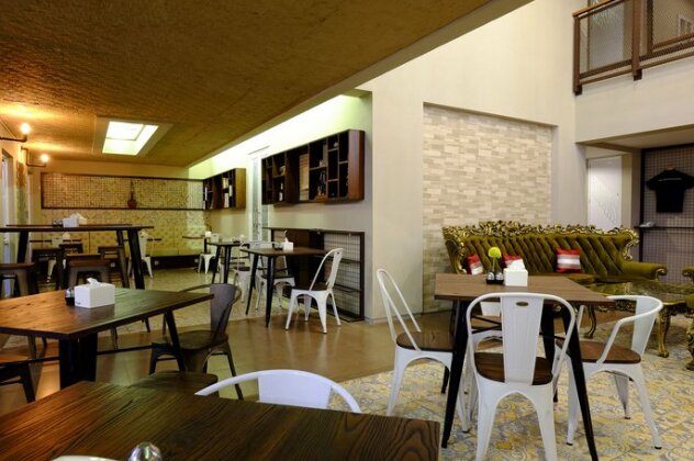 Tibera Hotel Ciumbuleuit - Photo4