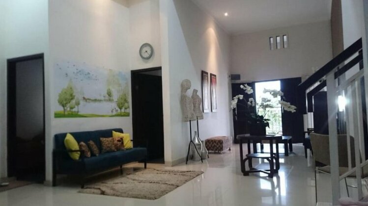 Villa Padasuka Raisa - Photo2