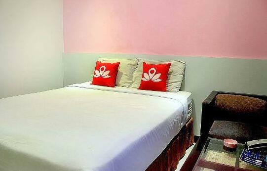 ZEN Rooms Akbar Kebon Kawung - Photo3