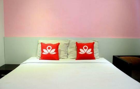 ZEN Rooms Akbar Kebon Kawung - Photo4