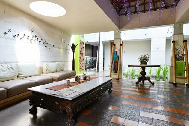 ZEN Rooms Cibeunying Riau - Photo2