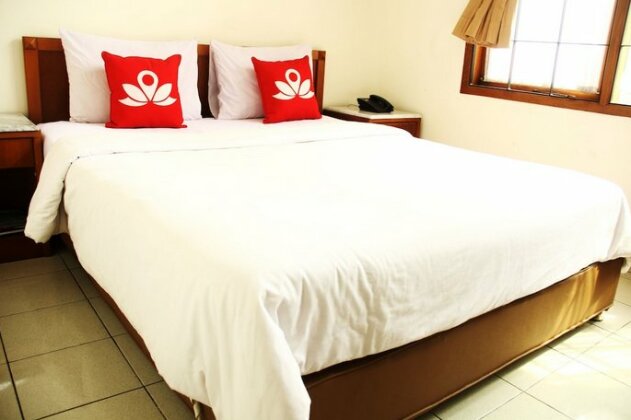 ZEN Rooms Cipaganti - Photo2