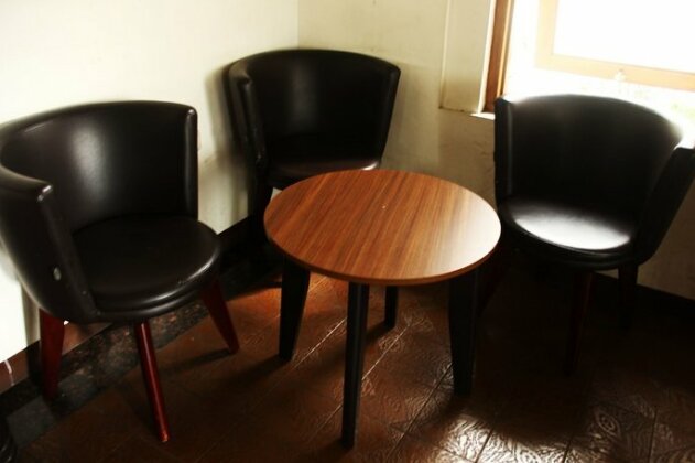 ZEN Rooms Cipaganti - Photo5