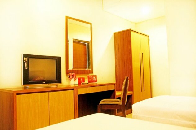 ZEN Rooms Riau Martadinata - Photo3