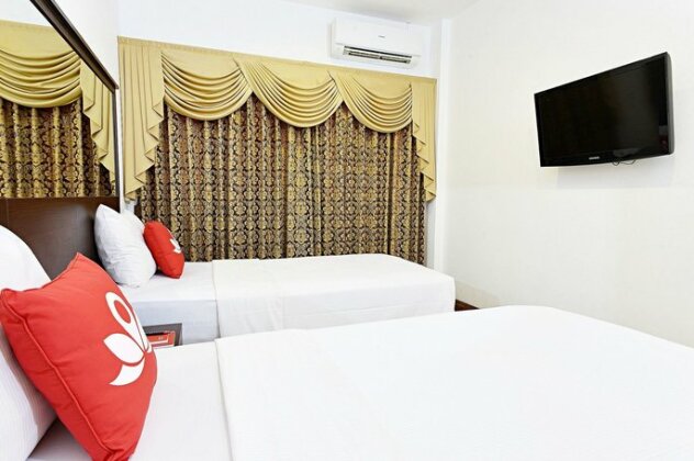 ZEN Rooms Sukaresmi Karang Setra - Photo2