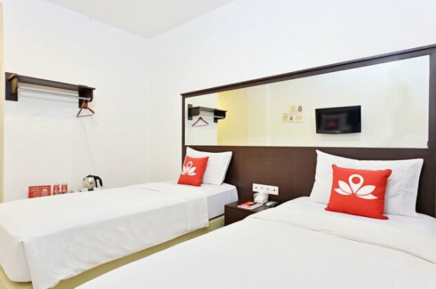 ZEN Rooms Sukaresmi Karang Setra - Photo3
