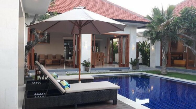 Banyuriris Villa - Photo2