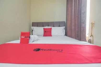 RedDoorz Plus near Syamsudin Noor Airport 3