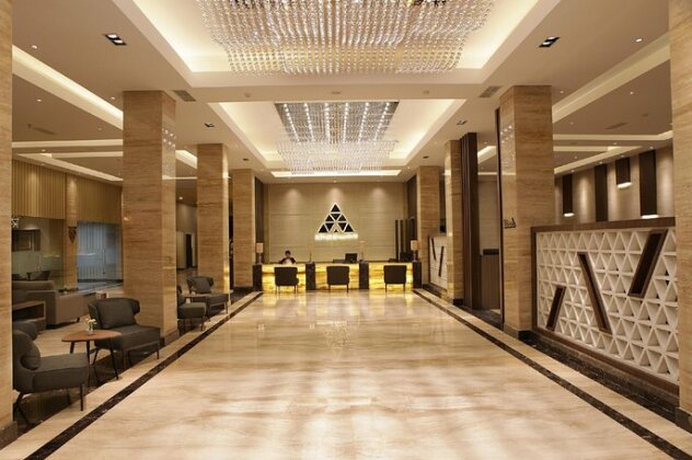 Pyramid Suites Hotel - Photo2