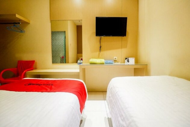 RedDoorz Pasar Tarapung Siring - Photo5