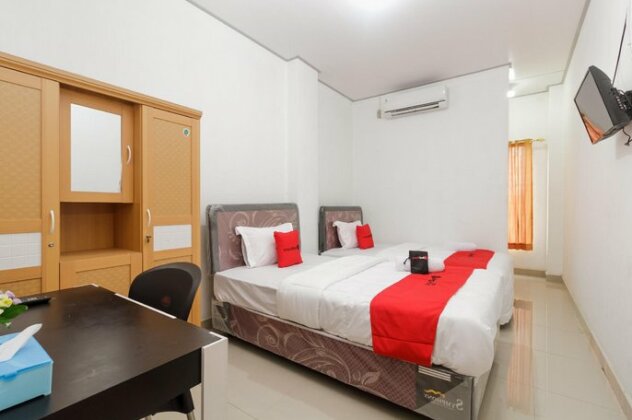 RedDoorz Syariah near RSU Suaka Insan - Photo4