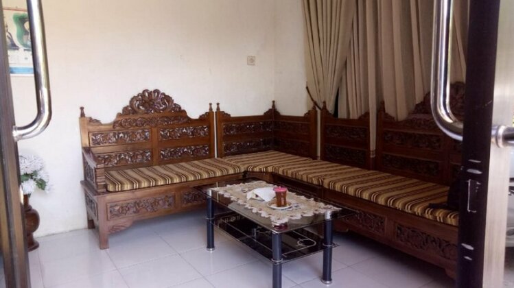 Cheap Inn Banyuwangi - Photo2