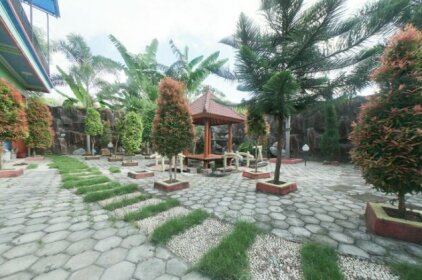 RedDoorz Syariah near Mall Roxy Banyuwangi 2