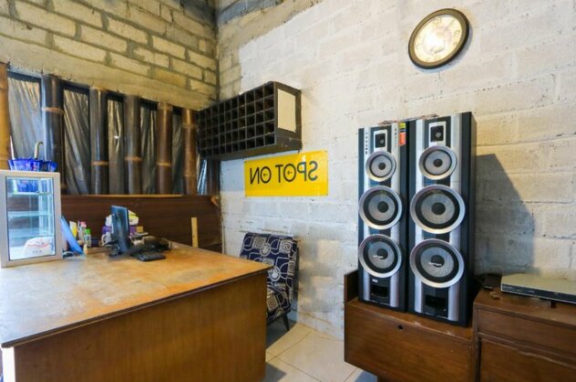 SPOT ON 2431 Azizah Residence - Photo3