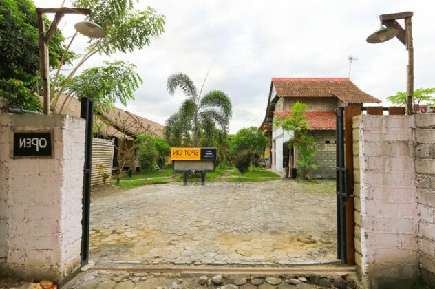 SPOT ON 2431 Azizah Residence - Photo4