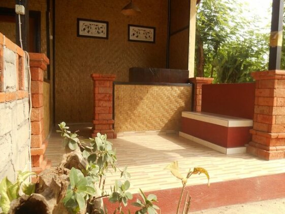 The Local Menjangan Homestay - Photo3