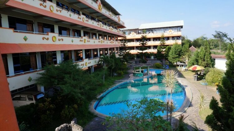 Hotel Surya Indah Batu Malang - Photo2
